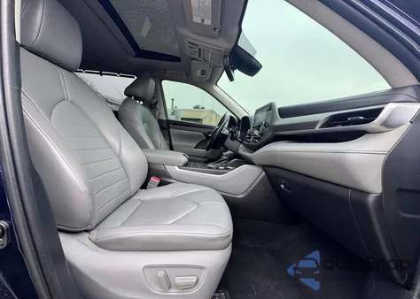 2021 Toyota Highlander Xle z USA, uszkodzony, nr VIN 5TDGZRAH9MS526188